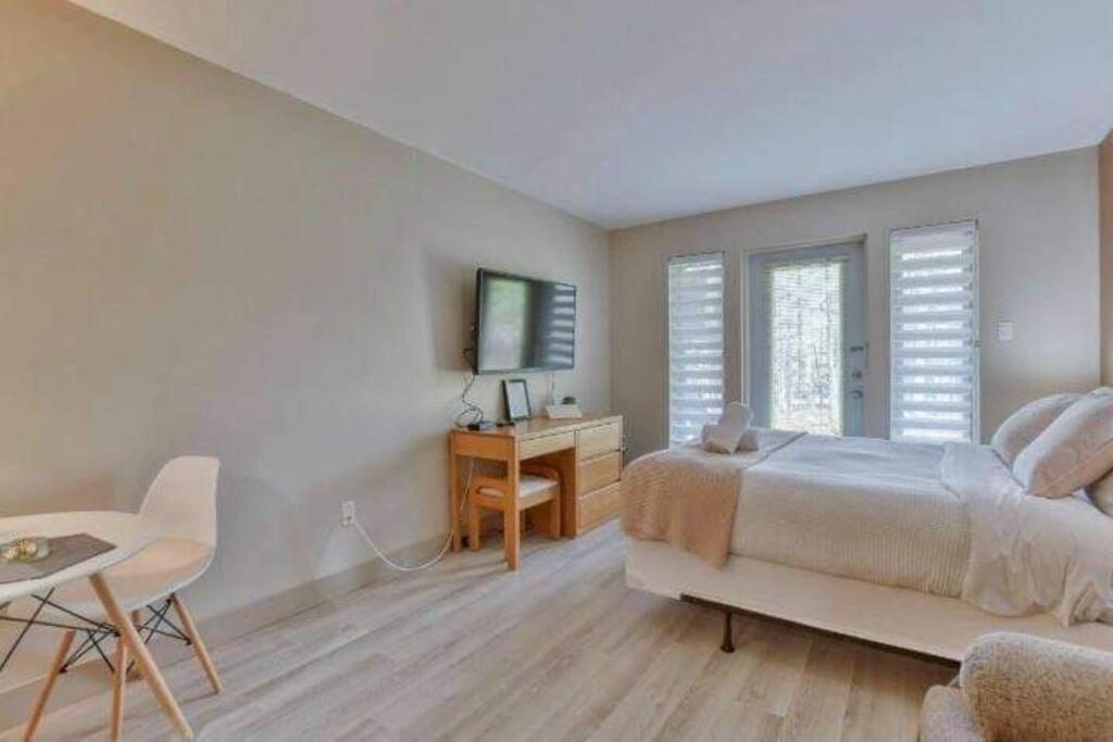 The Sunny Pastry Hotel Mont-Tremblant Bagian luar foto